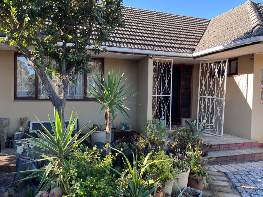 8 Bedroom Property for Sale in Table View Western Cape